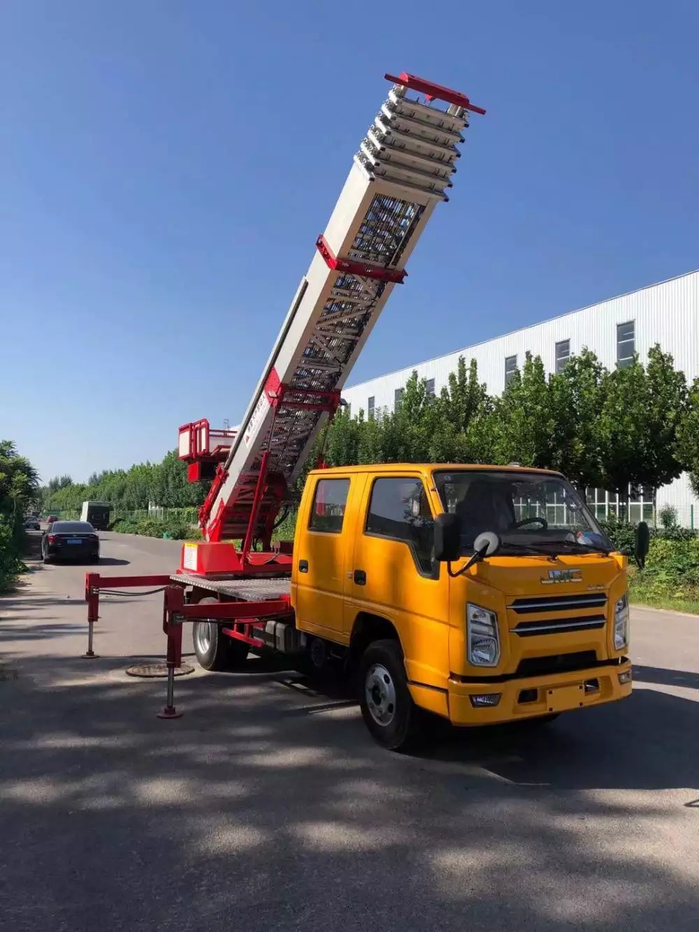 金门县附近的云梯车出租服务：轻松解决高空作业需求